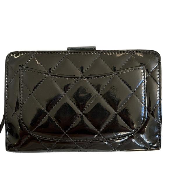 COPY - Chanel iconic patent black quilted wallet - Picture 2 of 16
